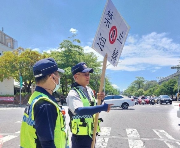 成大醫院小東、勝利路口，於小東路西向東方向增設「禁止迴轉」標誌，請用路人提前改道