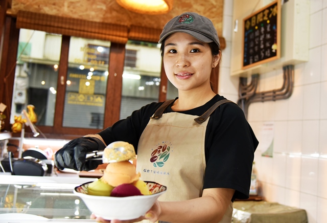 勞動部創貸助攻8年級女生賣綿綿冰 開業兩年成人氣夯店